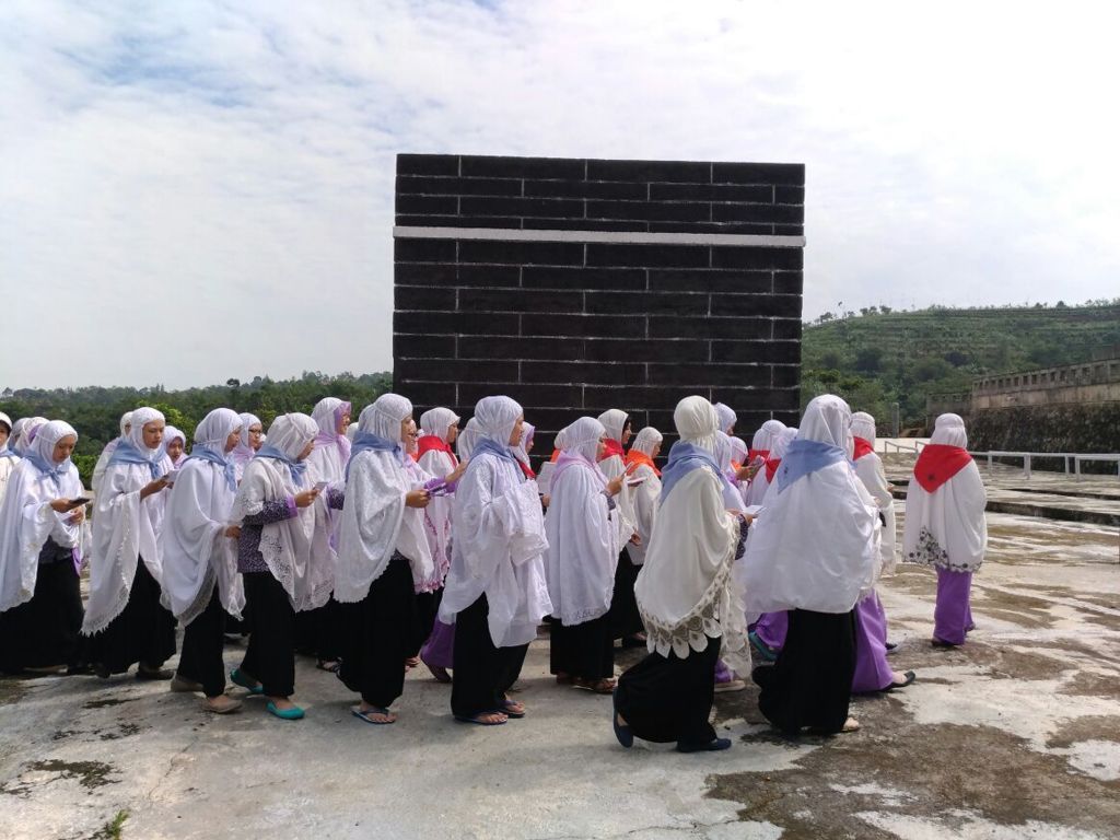 Bimbingan Manasik Haji dan Umrah di Pesantren PKH Cinagara.