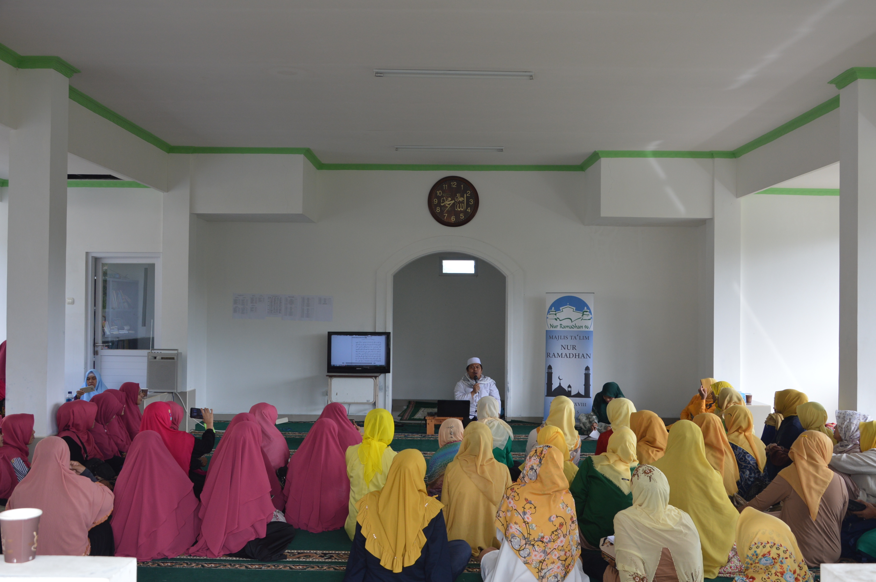 Kunjungan dan Kajian MT Nur Ramadhan Binatro di pesantren PKH bersama Dr.A Lutfi Fathullah, MA.