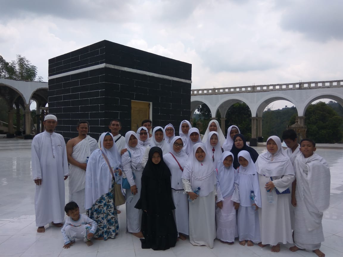 Manasik Haji dari MT Al Ikhlas Cengkareng Timur di Pesantren Pusatkajian Hadis ( PKH ) Caringin Bogor