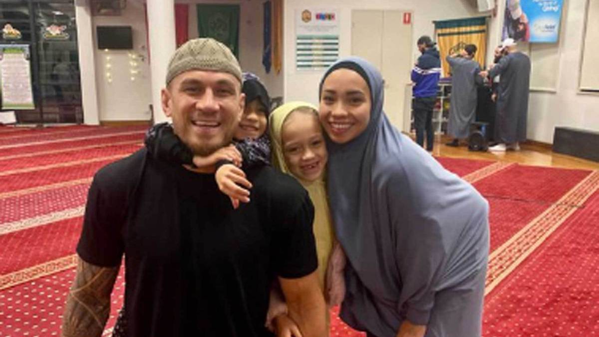 Bintang Rugby Selandia Baru Gembira atas Keputusan Isterinya Kenakan Jilbab