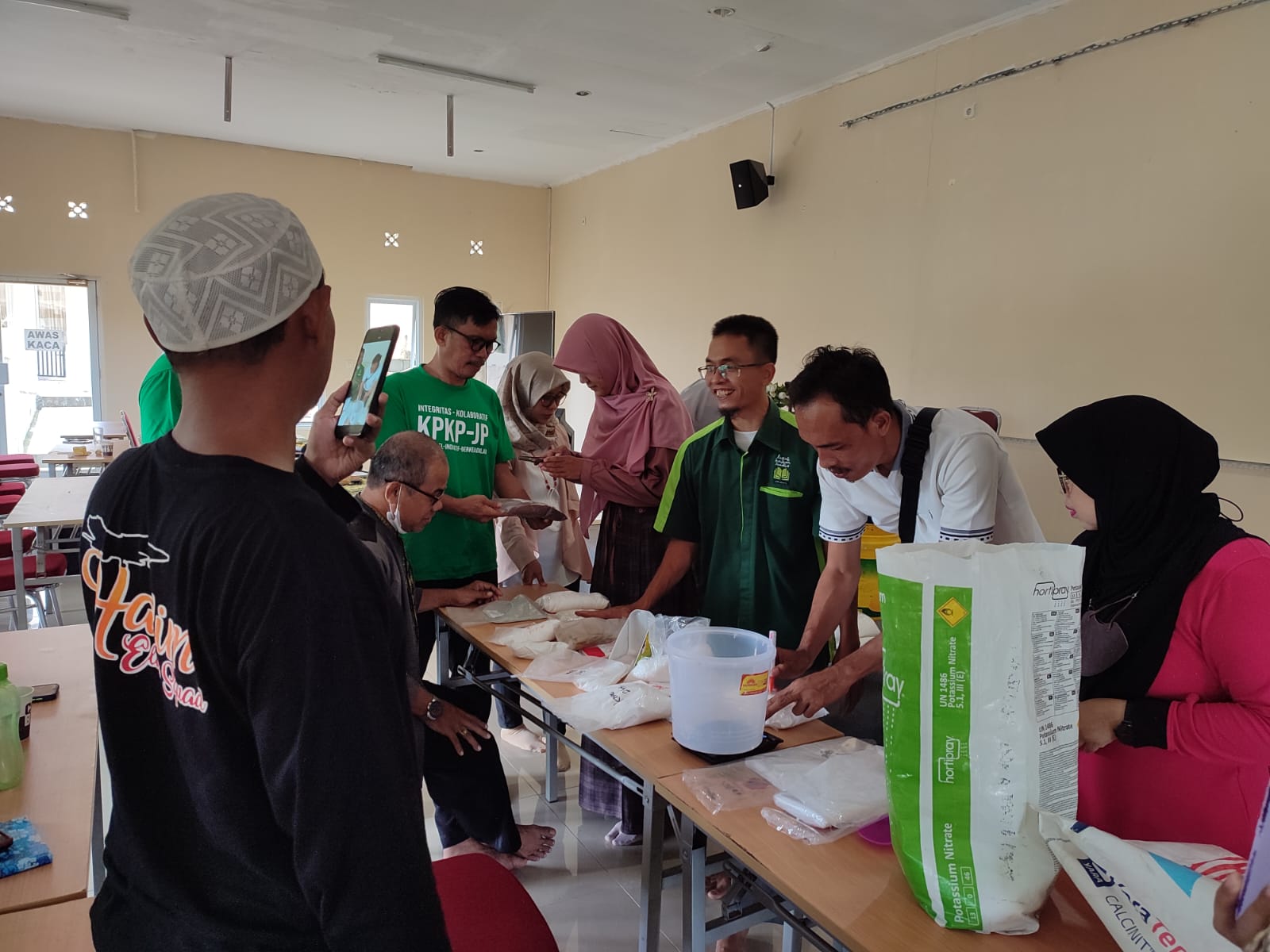Baznas DKI Jakarta Gelar Pelatihan Pembuatan Nutrisi Hidroponik di Pesantren PKH