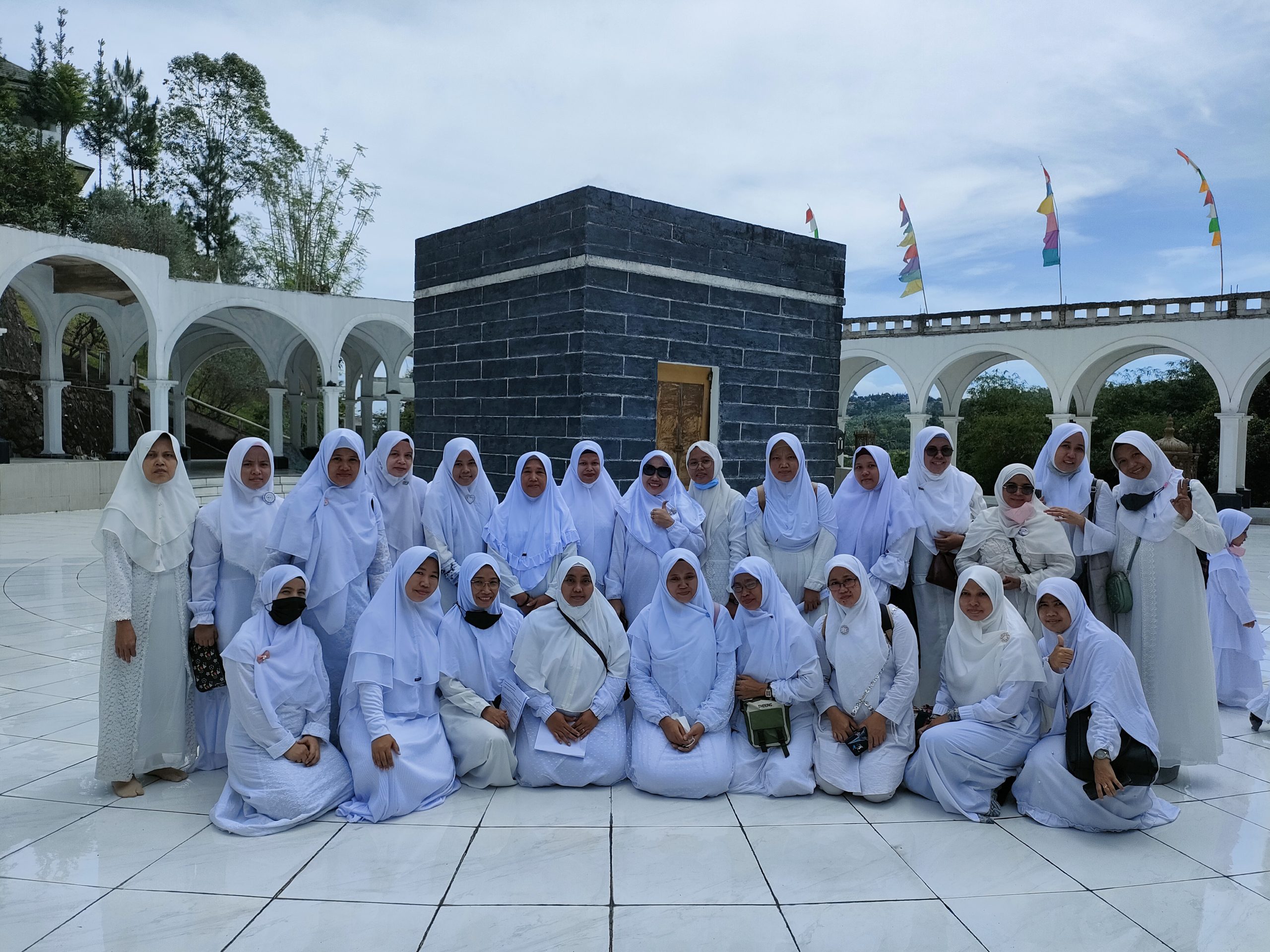 Murid TPA Rumah Ilmu Berserta Orang Tua Ikut Manasik Haji di Pesantren PKH