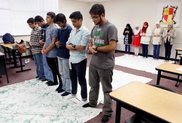 Mahasiswa Muslim di Universitas Houston Tuntut Ruang Shalat yang Lebih Baik